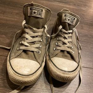 Grey low top converse